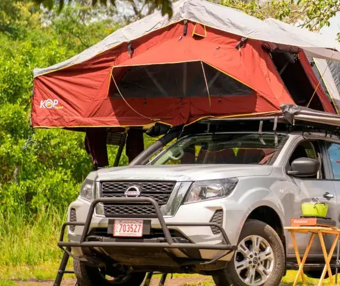 Campervan pick-up 4x4 avec deux tentes de toit au Costa Rica