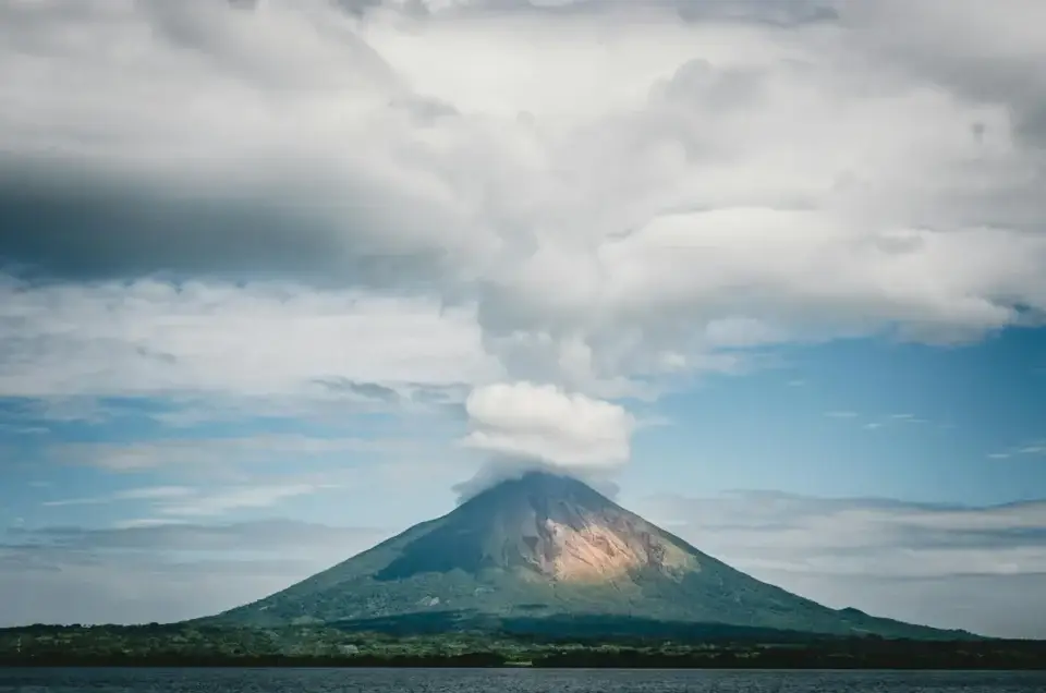 Volcan Concepción de l’île d’Ometepe émergeant du lac Nicaragua